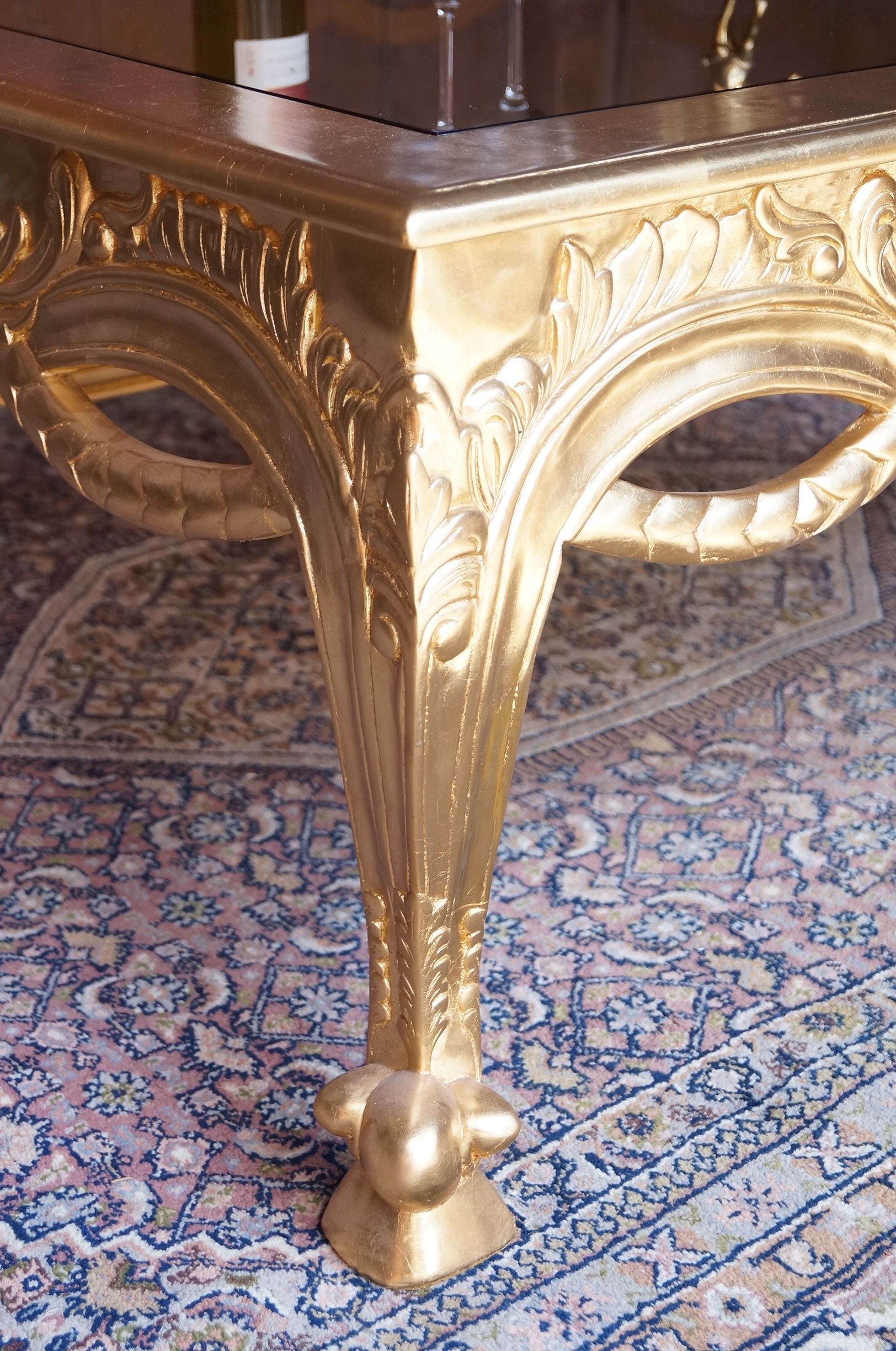Grosser Couchtisch exklusiv handgearbeitet und von Hand blattvergoldet